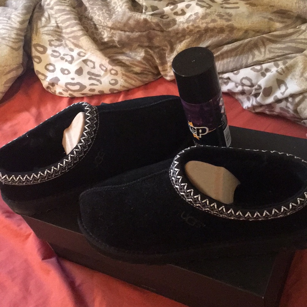 Women Black Ugg Slippers